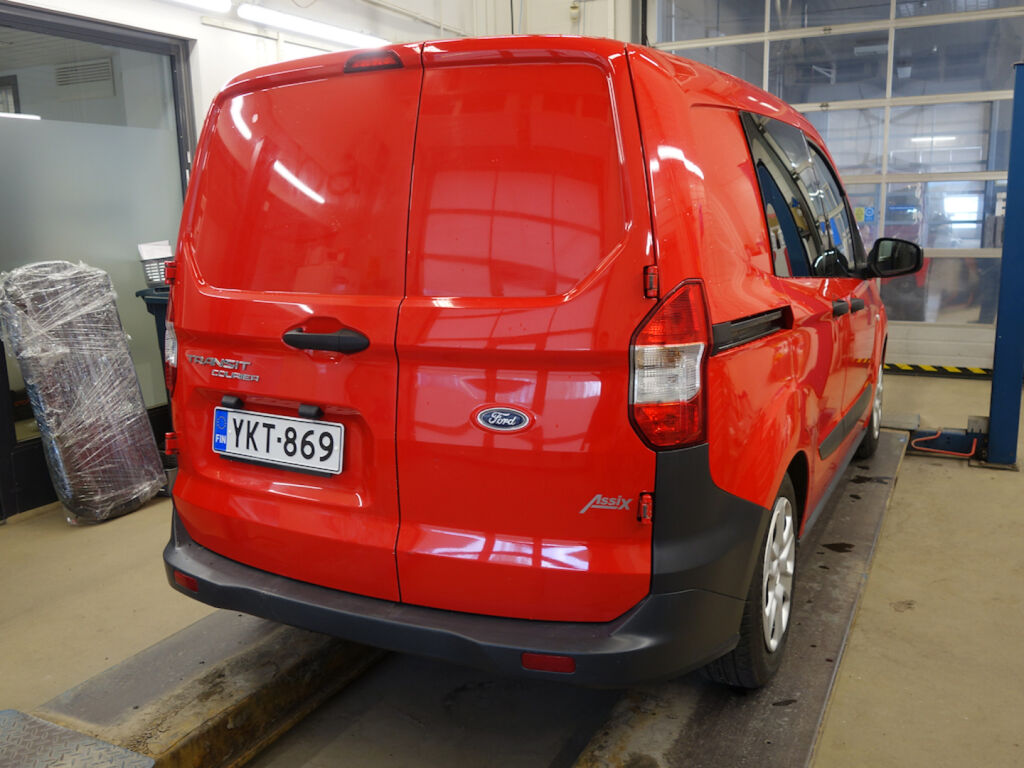 Ford Transit Courier 2022 Punainen