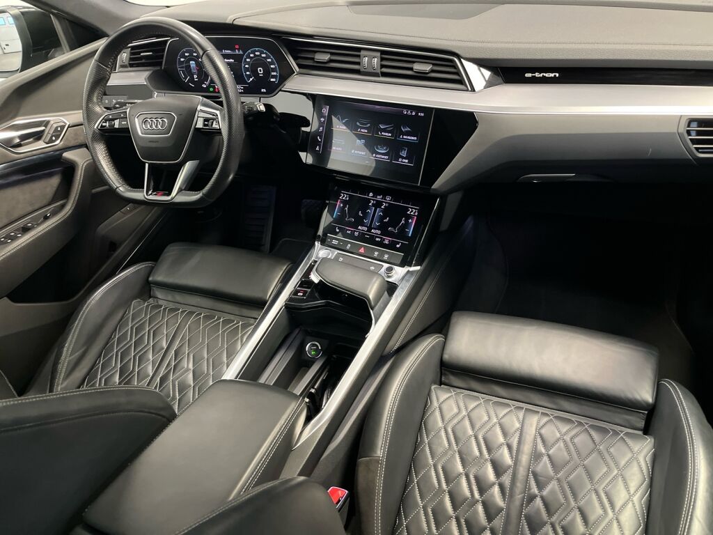 Audi e-tron 2019 Musta