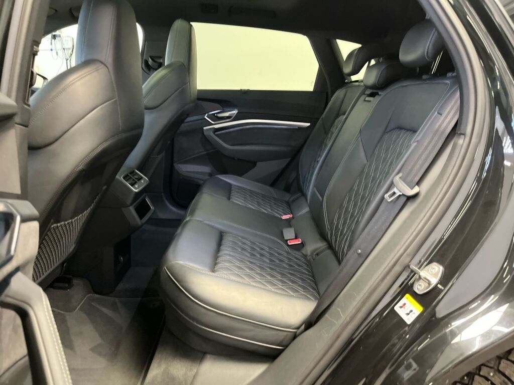 Audi e-tron 2019 Musta