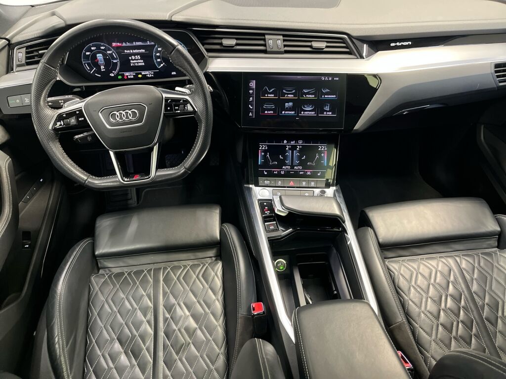 Audi e-tron 2019 Musta