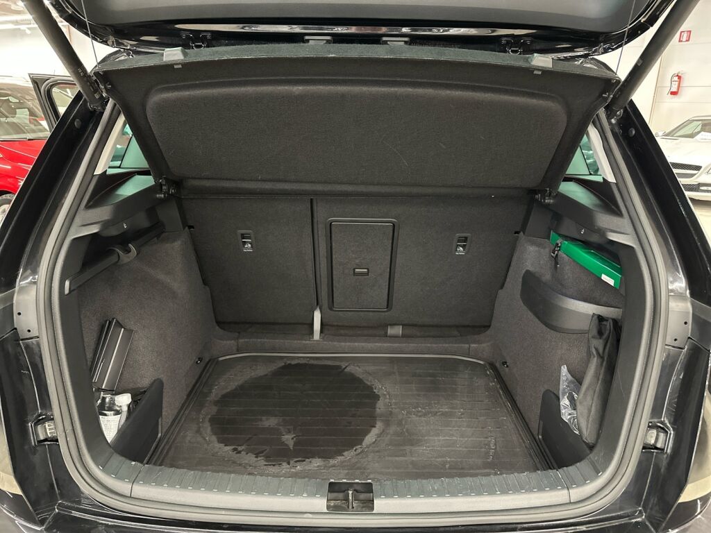 Skoda Karoq 2022 Musta