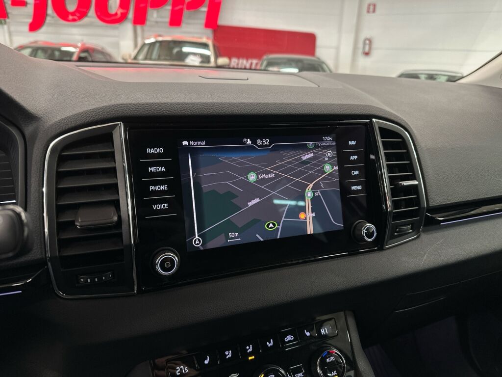 Skoda Karoq 2022 Musta