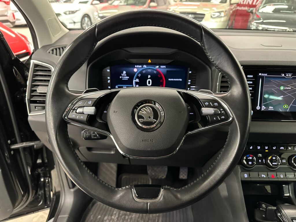 Skoda Karoq 2022 Musta