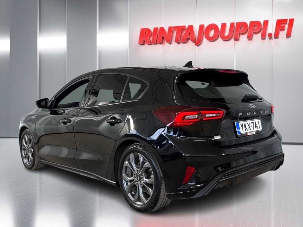 Ford Focus 2022 Musta