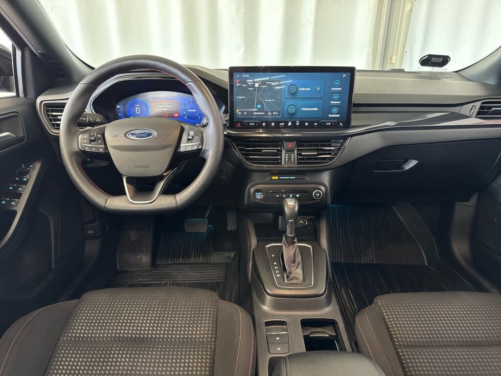 Ford Focus 2022 Musta