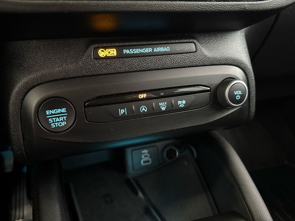 Ford Focus 2022 Musta