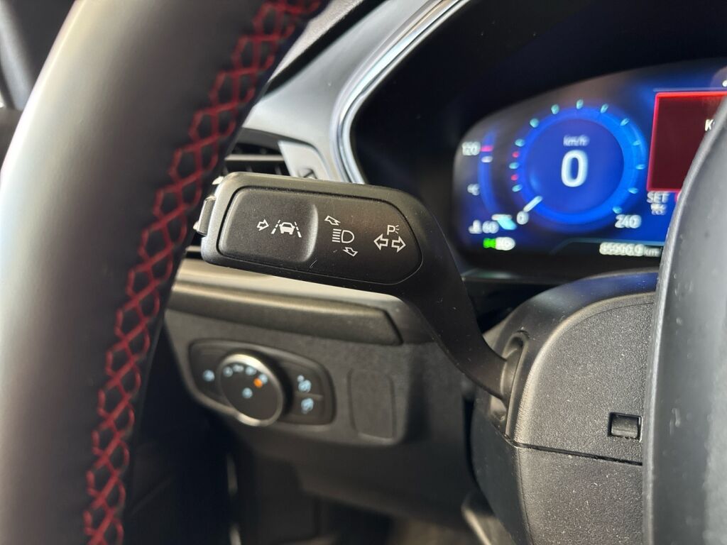 Ford Focus 2022 Musta