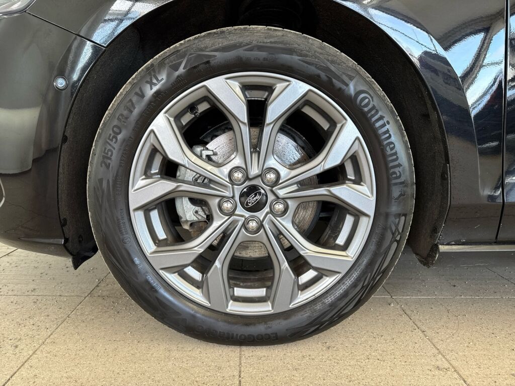 Ford Focus 2022 Musta