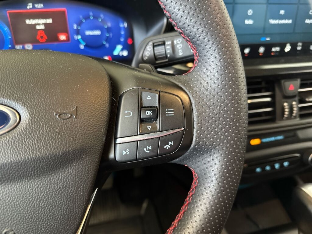 Ford Focus 2022 Musta