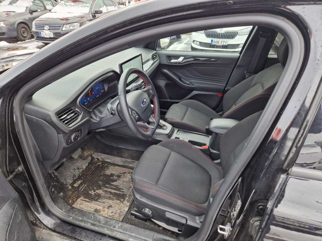 Ford Focus 2022 Musta