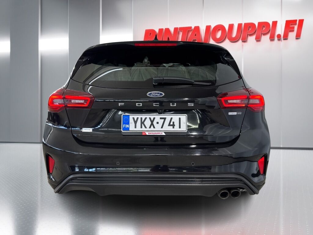 Ford Focus 2022 Musta