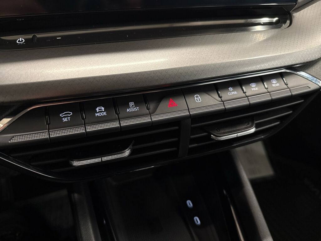 Skoda Octavia 2022 Valkoinen