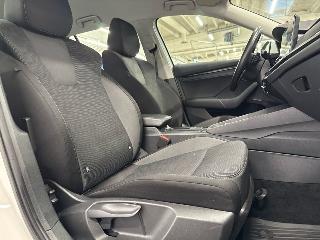 Skoda Octavia 2022 Valkoinen