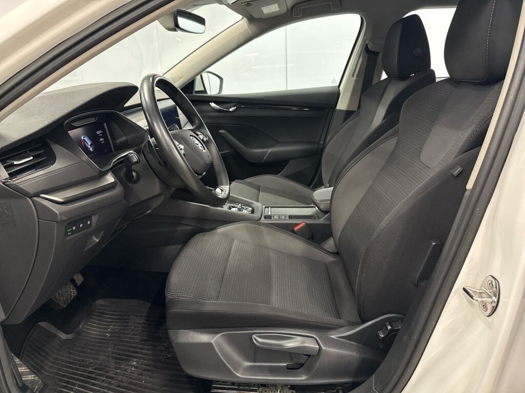 Skoda Octavia 2022 Valkoinen