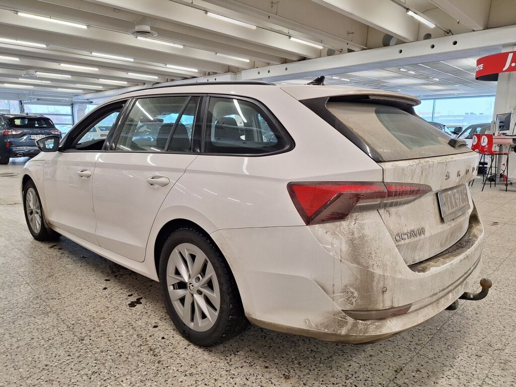 Skoda Octavia 2022 Valkoinen