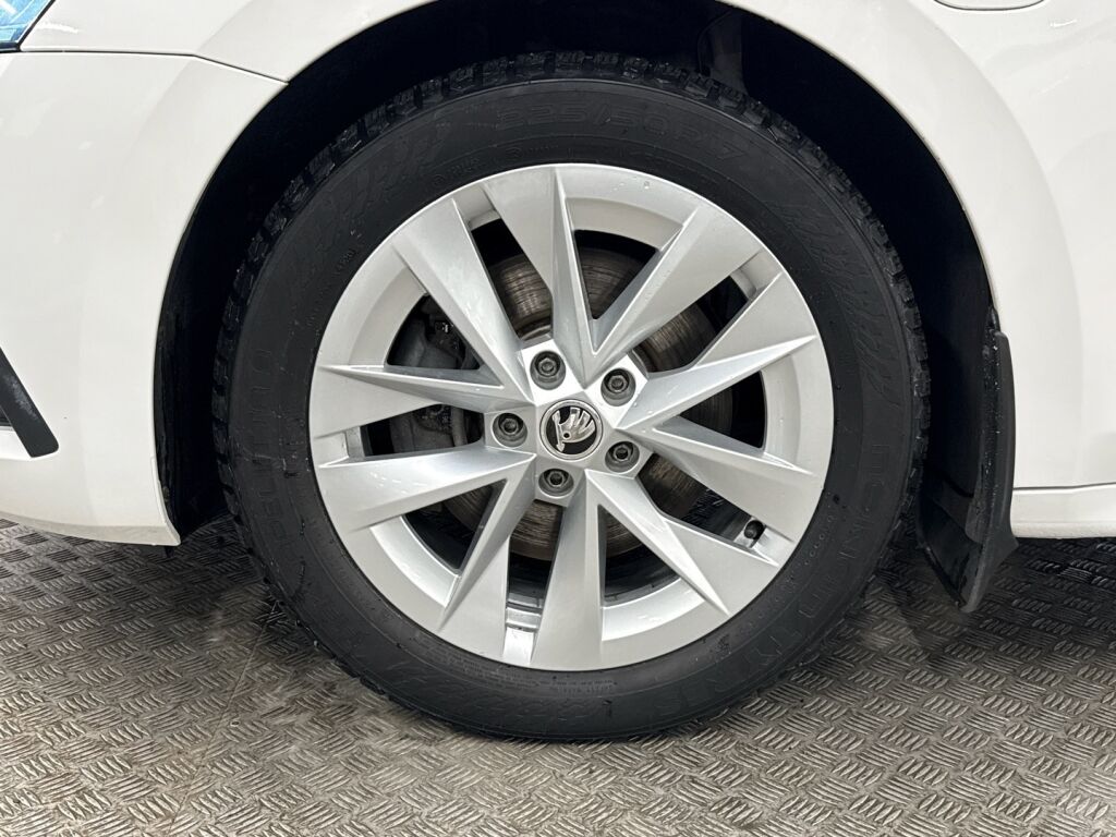 Skoda Octavia 2022 Valkoinen