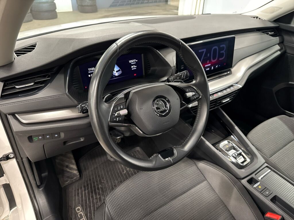 Skoda Octavia 2022 Valkoinen