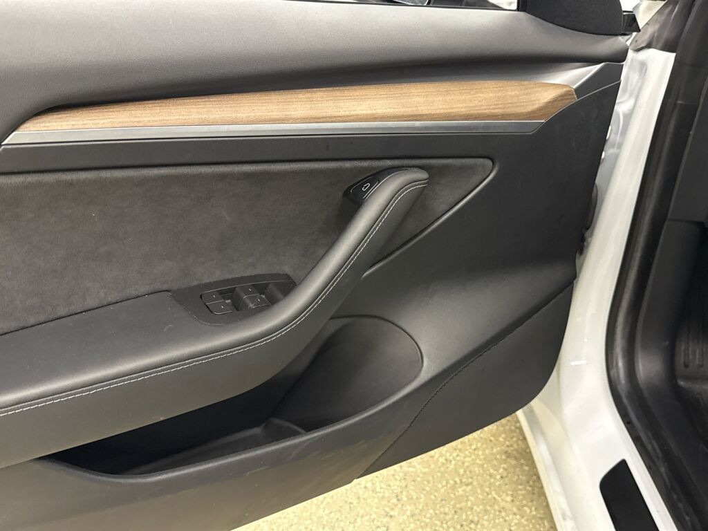 Tesla Model 3 2021 Valkoinen