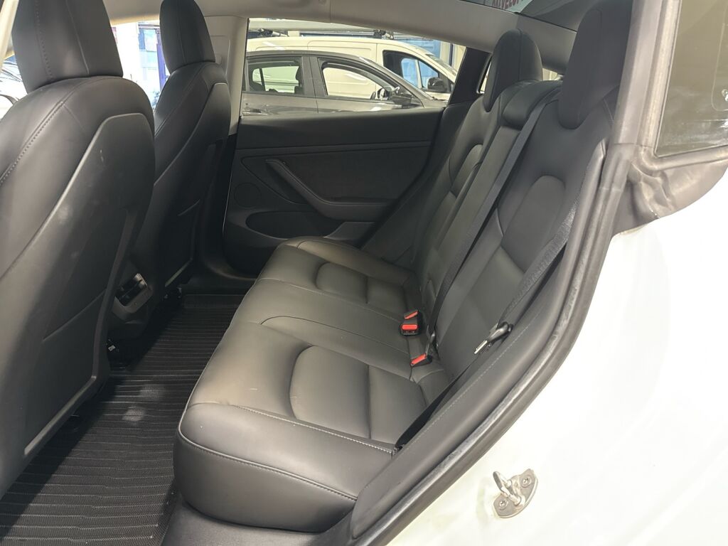 Tesla Model 3 2021 Valkoinen