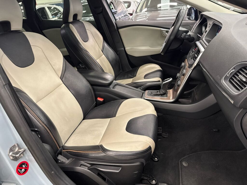 Volvo V40 Cross Country 2017 Sininen