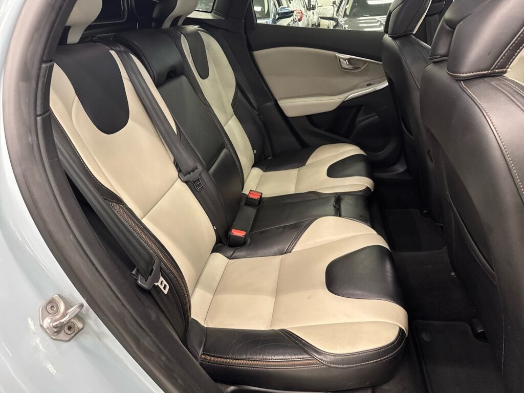 Volvo V40 Cross Country 2017 Sininen