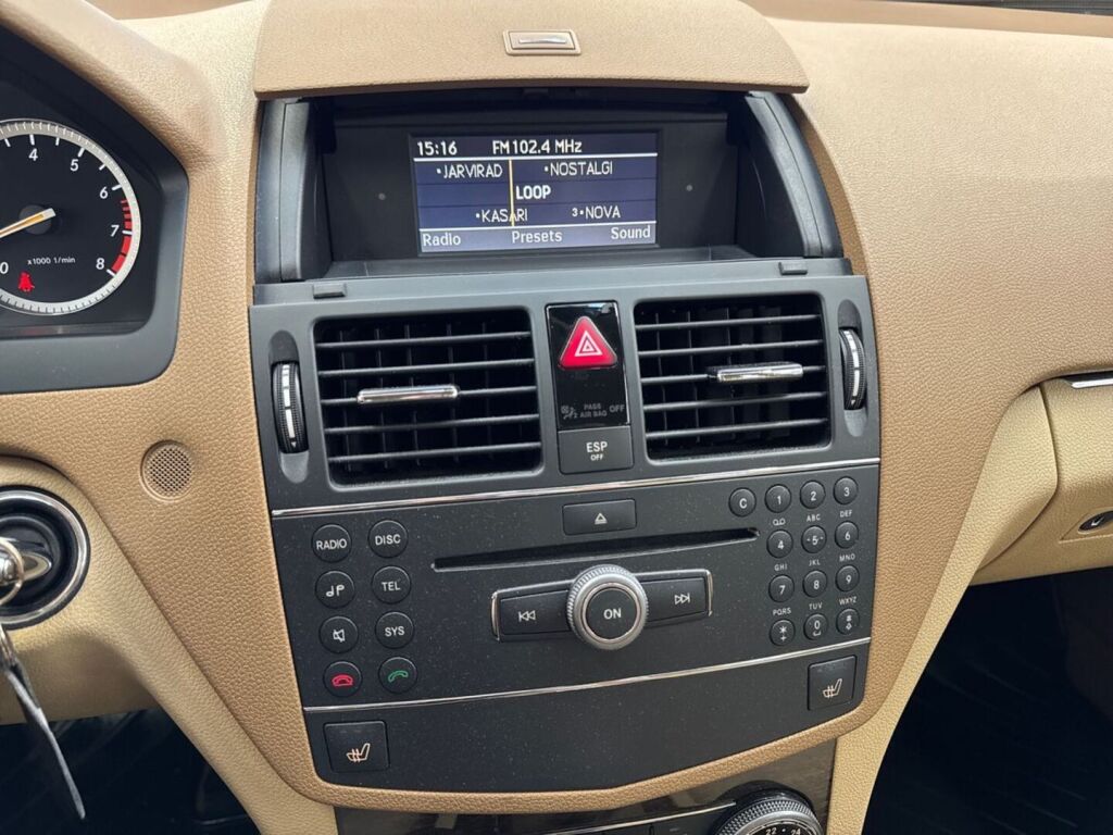 Mercedes-Benz C 2007 Ruskea (beige)