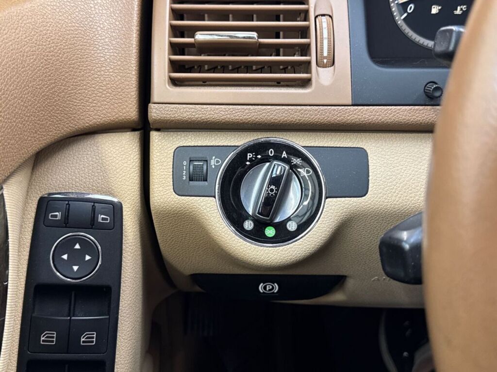 Mercedes-Benz C 2007 Ruskea (beige)