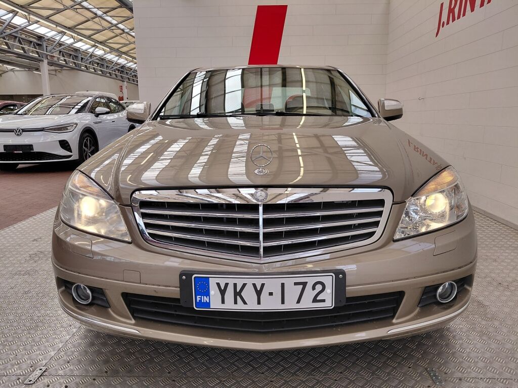 Mercedes-Benz C 2007 Ruskea (beige)