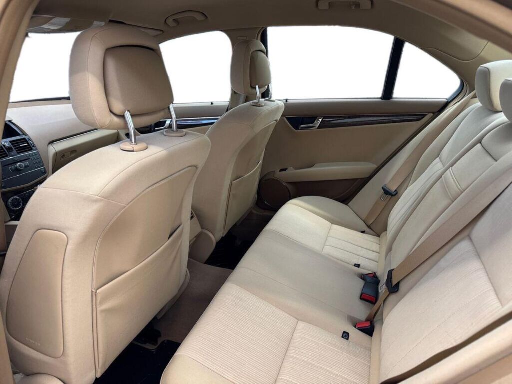 Mercedes-Benz C 2007 Ruskea (beige)