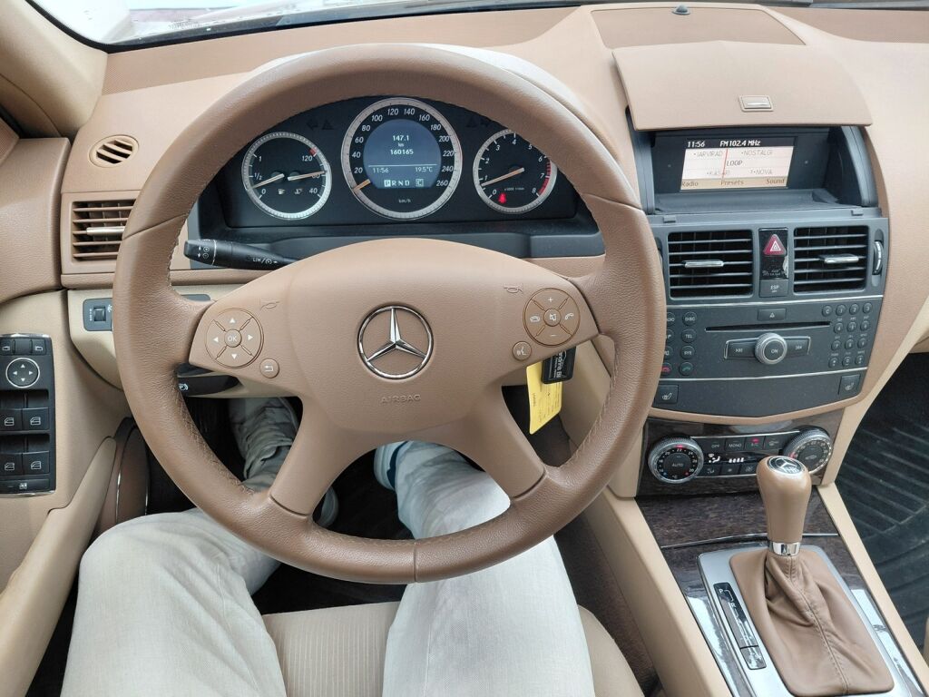 Mercedes-Benz C 2007 Ruskea (beige)