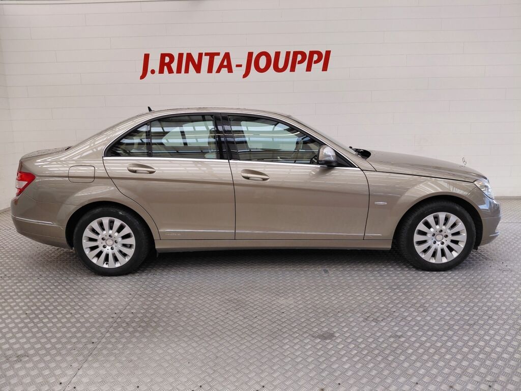 Mercedes-Benz C 2007 Ruskea (beige)