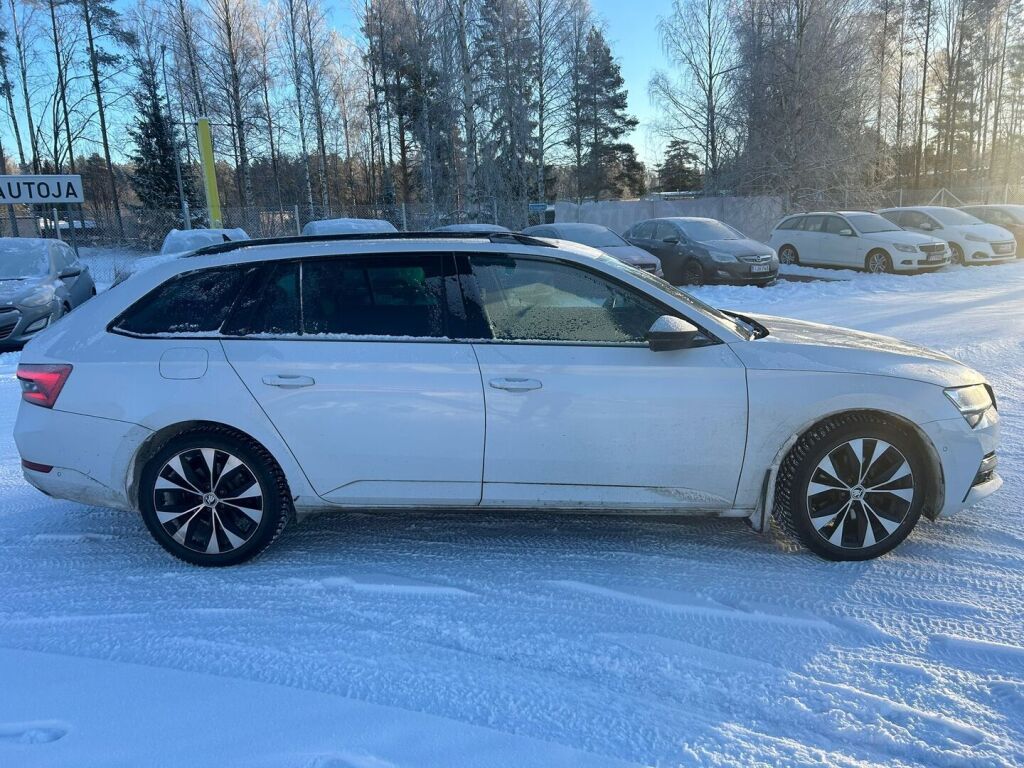 Skoda Superb 2022 Valkoinen
