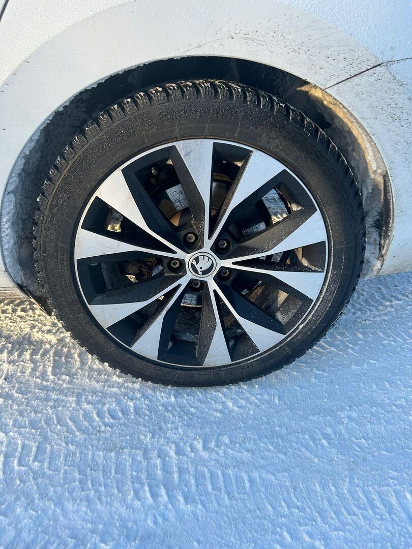 Skoda Superb 2022 Valkoinen