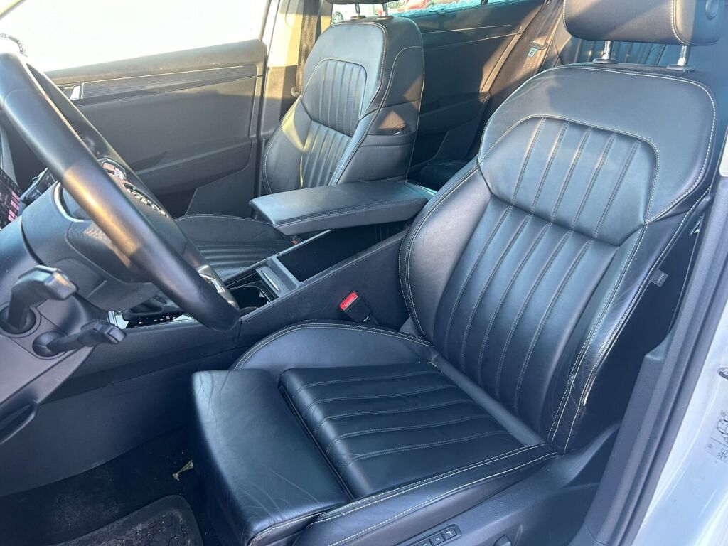 Skoda Superb 2022 Valkoinen