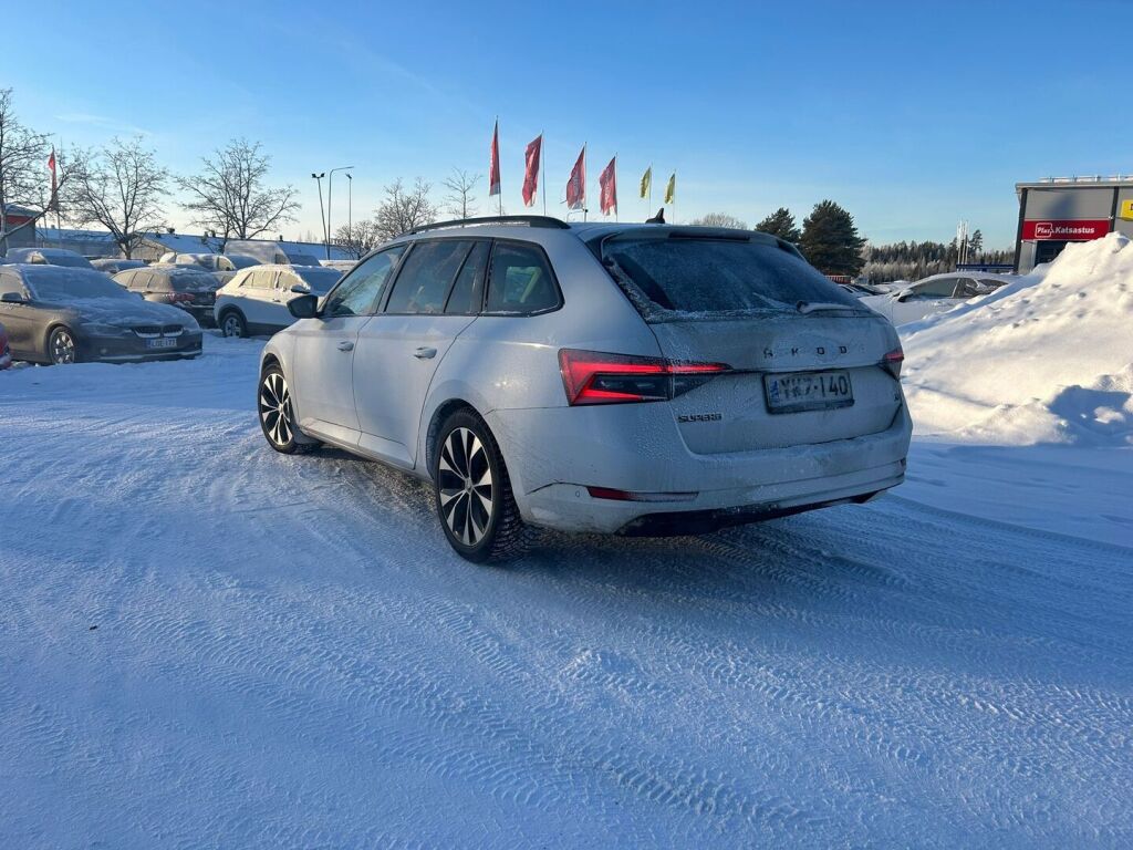 Skoda Superb 2022 Valkoinen