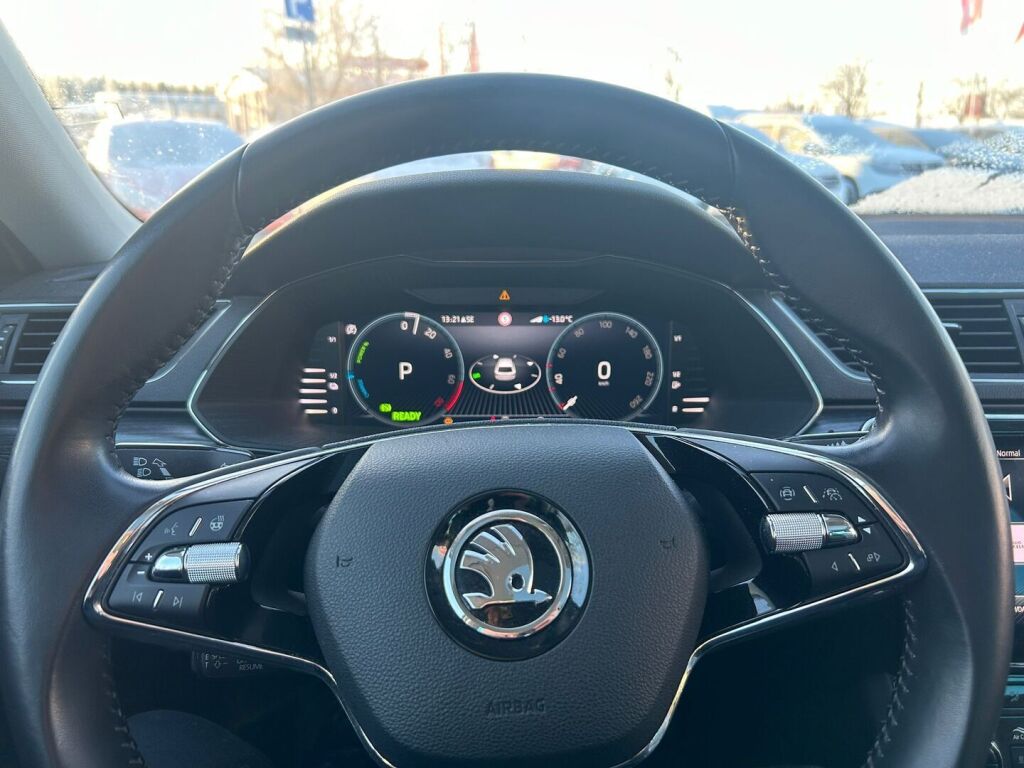 Skoda Superb 2022 Valkoinen