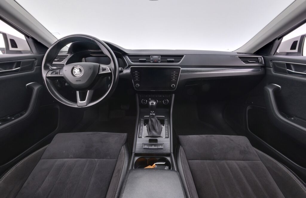 Skoda Superb 2020 Valkoinen