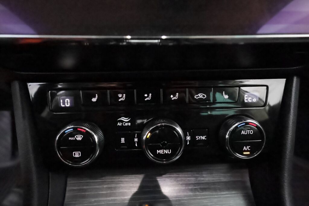 Skoda Superb 2020 Valkoinen