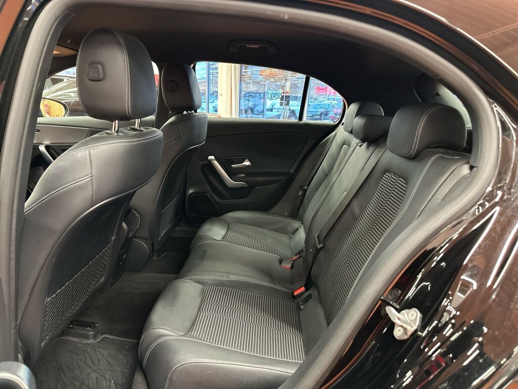 Mercedes-Benz A 2022 Musta