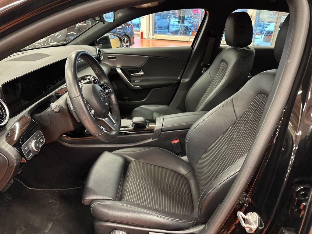 Mercedes-Benz A 2022 Musta