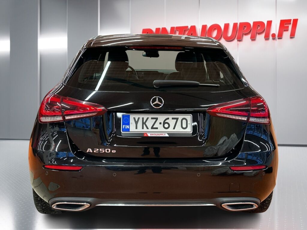 Mercedes-Benz A 2022 Musta