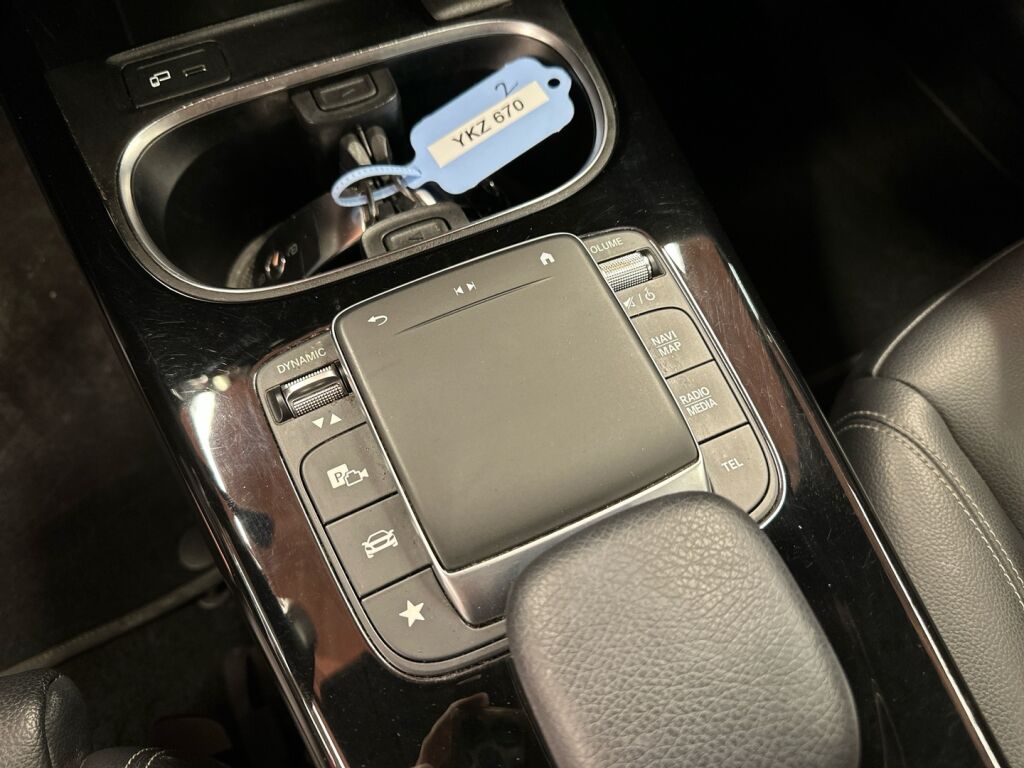 Mercedes-Benz A 2022 Musta