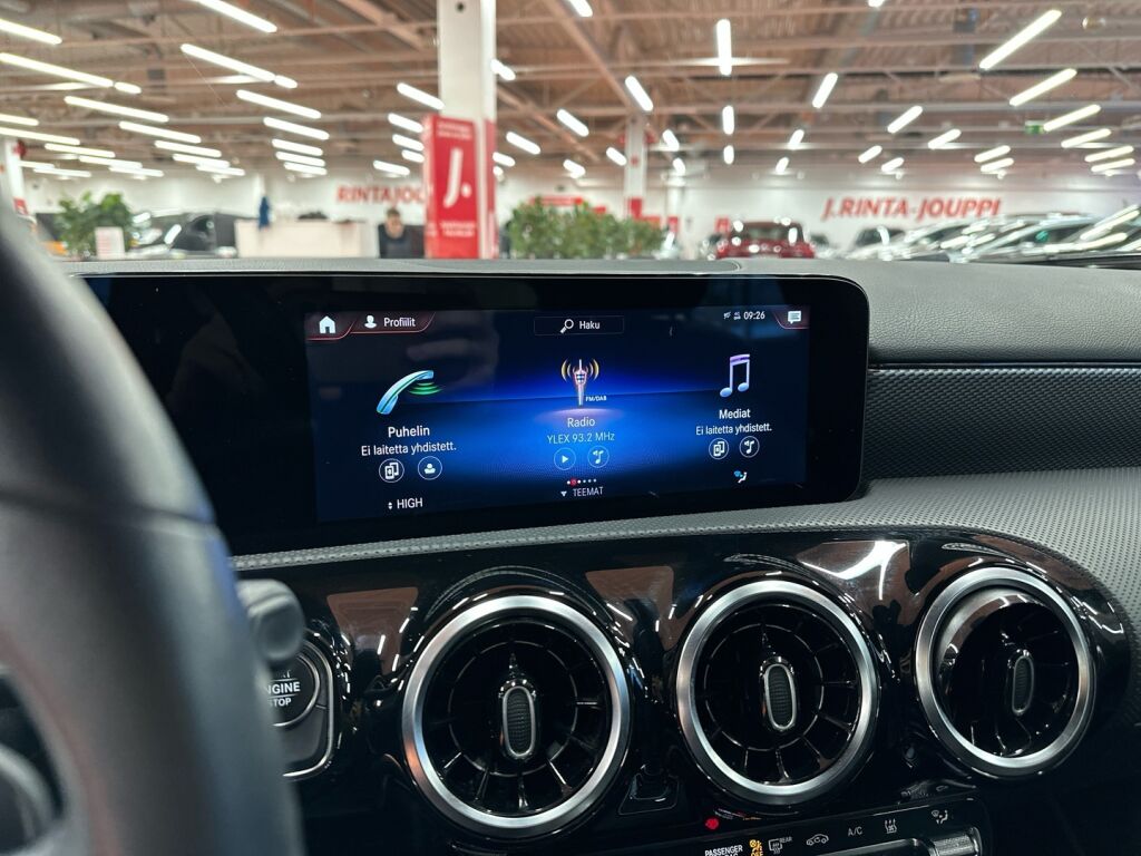 Mercedes-Benz A 2022 Musta