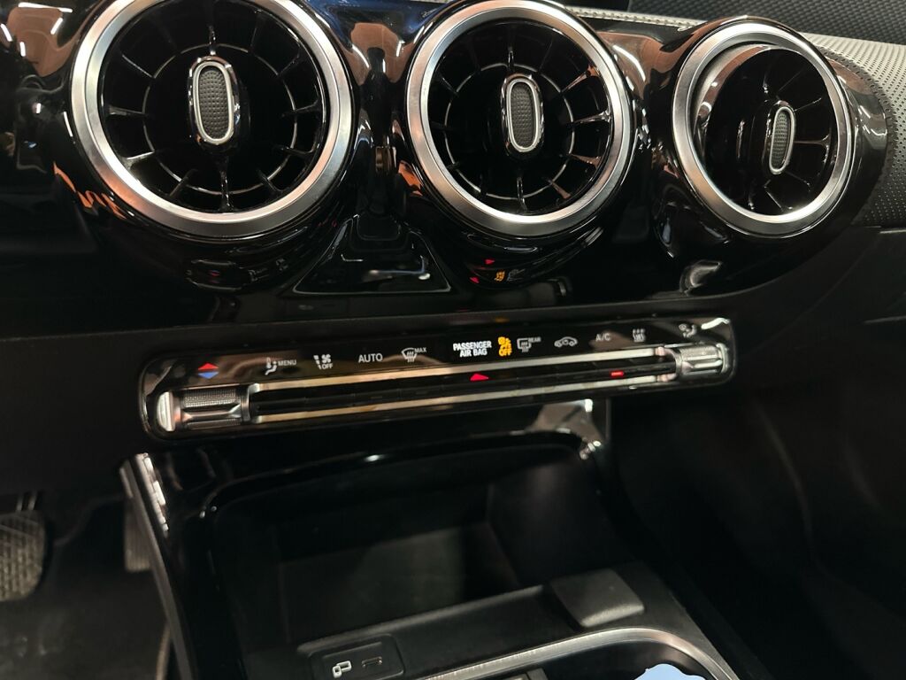 Mercedes-Benz A 2022 Musta