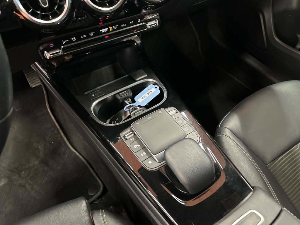 Mercedes-Benz A 2022 Musta