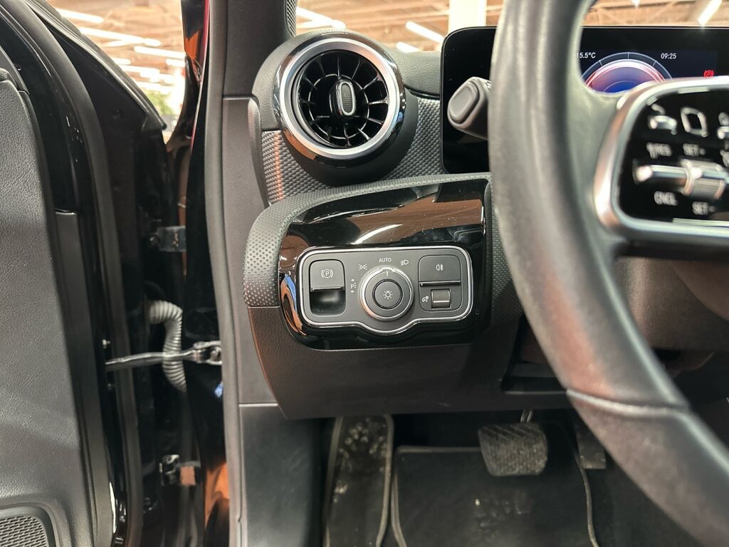 Mercedes-Benz A 2022 Musta