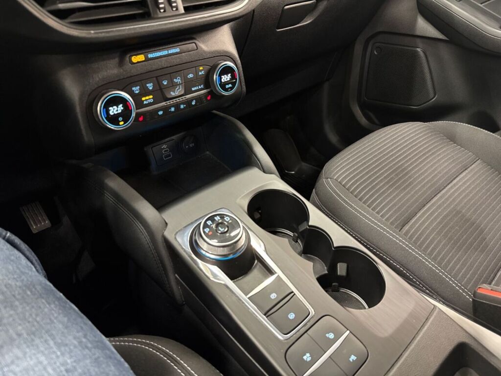Ford Kuga 2022 Valkoinen