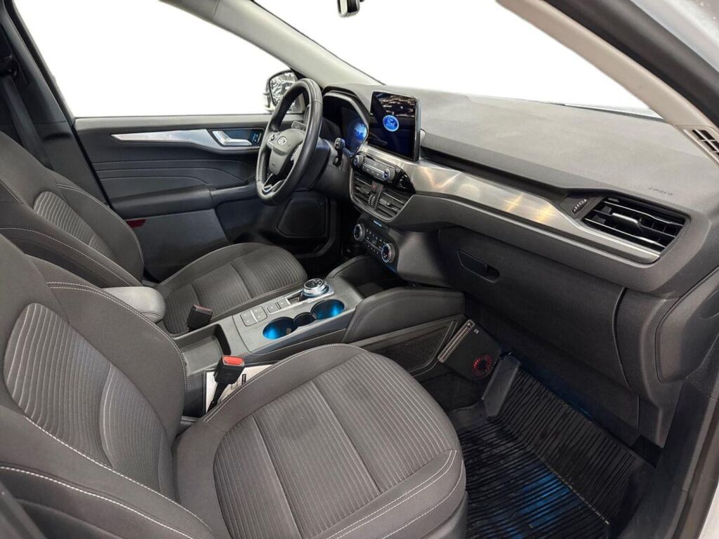 Ford Kuga 2022 Valkoinen