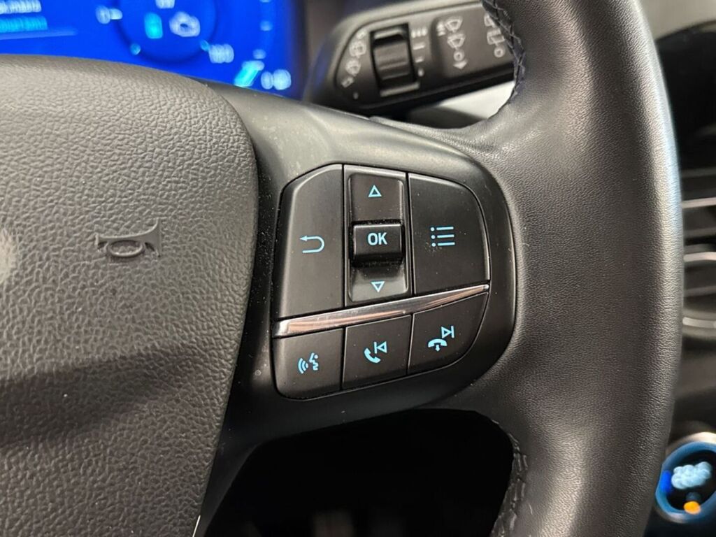 Ford Kuga 2022 Valkoinen