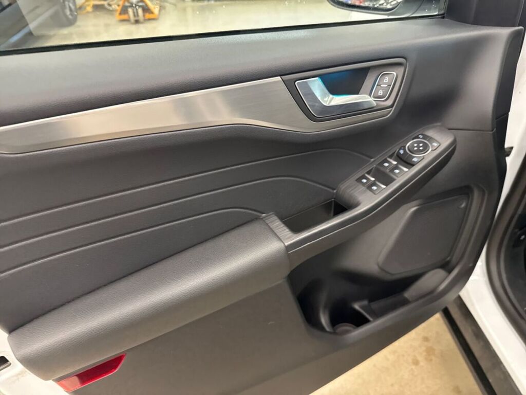 Ford Kuga 2022 Valkoinen